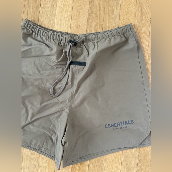 fear of god essentials volley short - Picture 2 of 4